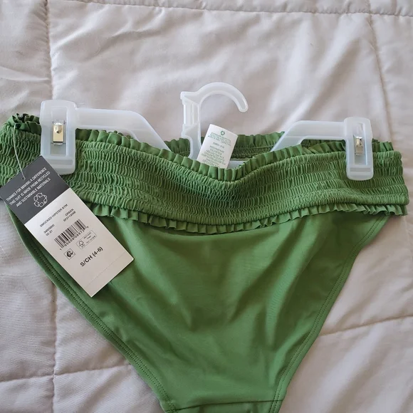 Green Bathing suit🩱 🛁 - Picture 3 of 7